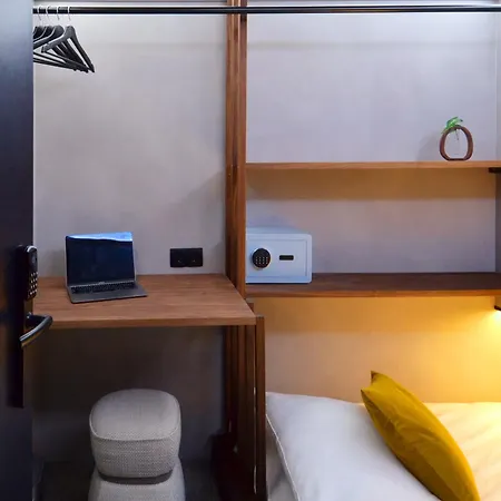 Отель The Hyve Capsule Amsterdam Амстердам