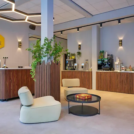 The Hyve Capsule Amsterdam Отель