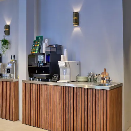 The Hyve Capsule بيت شباب