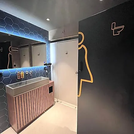 The Hyve Capsule Amsterdam Hotel