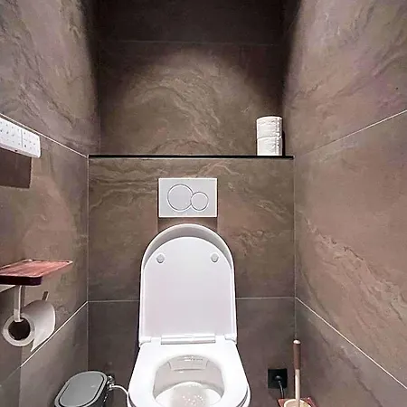 The Hyve Capsule Amsterdam Hotel 2*