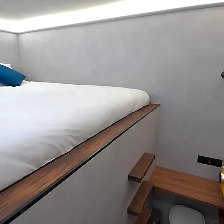 Hotel The Hyve Capsule Amsterdam 2*