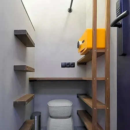 The Hyve Capsule Amsterdam 2*