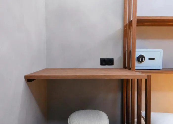 The Hyve Capsule Hostal *