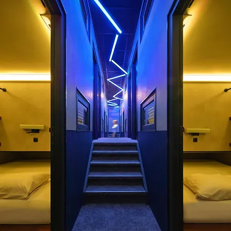 ホステル The Hyve Capsule アムステルダム